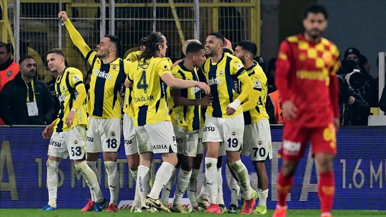 Fenerbahçe, Göztepe engelini ikinci yarıda bulduğu gollerle aştı