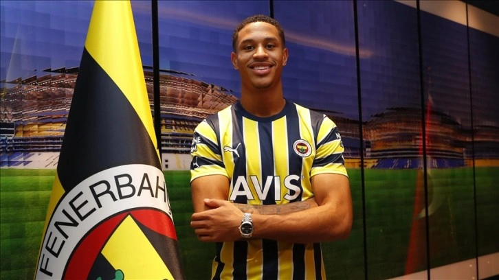 Fenerbahçe Hollandalı futbolcu Oosterwolde'yi 4,5 yıllığına kadrosuna kattı