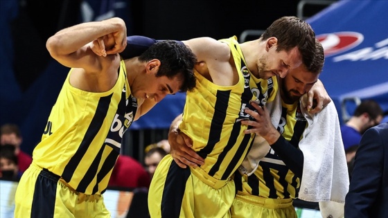 Fenerbahçe Kulübünden basketbolcular Vesely ve De Colo'nun sakatlığıyla ilgili açıklama