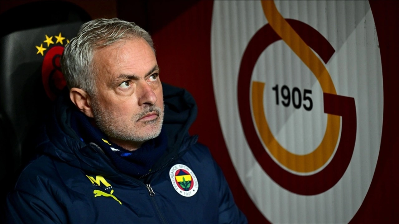 Fenerbahçe teknik direktörü Mourinho: Bence derbi galibiyeti almadan şampiyon olmak mümkün