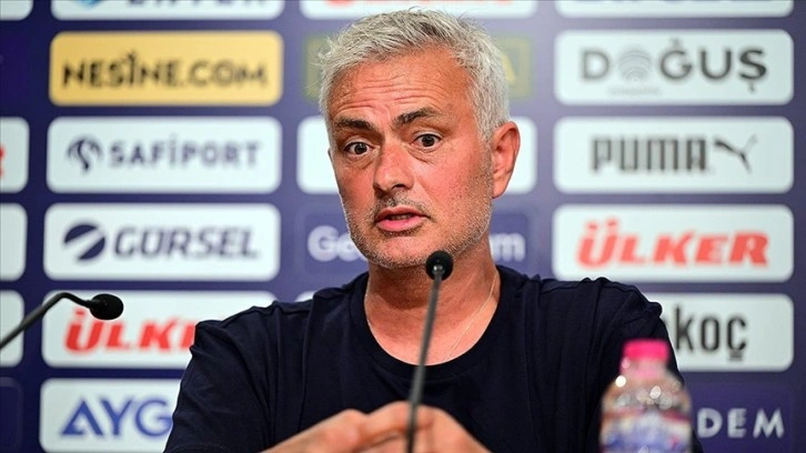 Fenerbahçe Teknik Direktörü Mourinho: Taraftarın yaratacağı atmosferi merak ediyorum