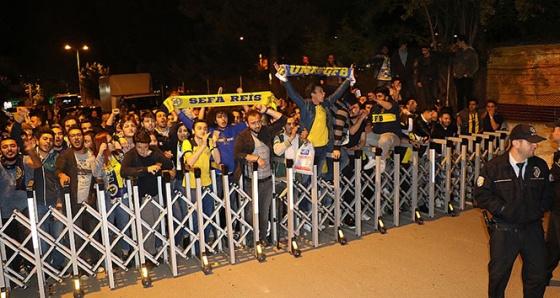 Fenerbahçe’yi Karabük’te taraftarlar coşkuyla karşıladı