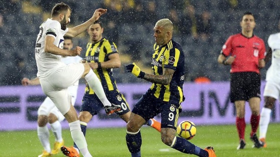 Fenerbahçe zirve yolunda yara aldı