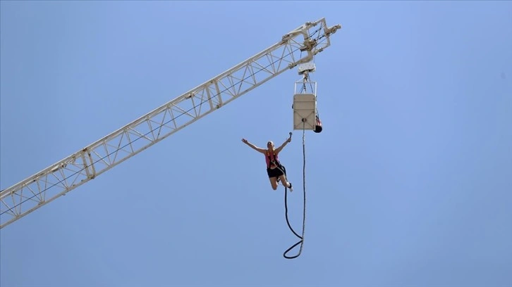 Fethiye'de tatilciler 'bungee jumping' ile adrenalin yaşıyor