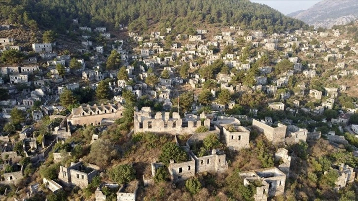 Fethiye'deki 'Hayalet köy' turistlerin ziyaretleriyle canlanıyor