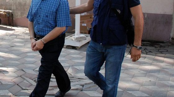 FETÖ'nün firari iş adamına 'para göndermeye çalışan' 2 kişi tutuklandı
