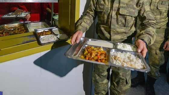 FETÖ terörle mücadele eden askeri yemek kuyruğunda bekletmiş