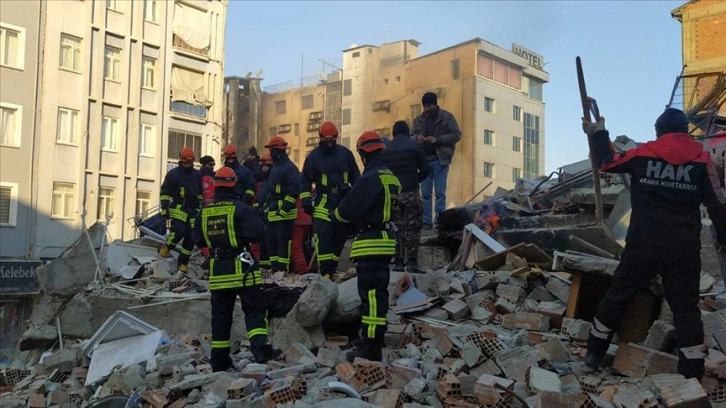 Filistinli arama kurtarma ve sağlık ekibi, Malatya'da çalışmalara destek veriyor