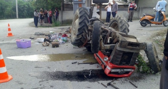 Fındık işçilerini taşıyan traktör devrildi: 2’si ağır, 18 yaralı