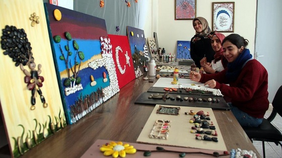 Fırat'ın çakıl taşı kadınların elinde sanat eserine dönüştü
