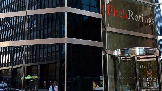 Fitch Deutsche Bank’ın notunu düşürdü