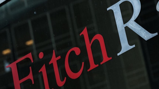 Fitch İngiltere'nin kredi notunu düşürdü