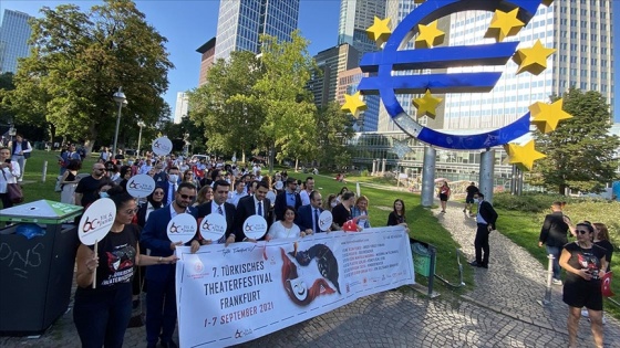 Frankfurt'ta 'Göçün 60'ıncı Yılı Korteji' düzenlendi