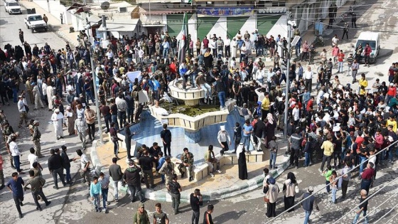 Fransa Cumhurbaşkanı Macron Suriye'de protesto edildi