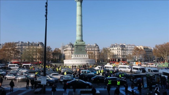 Fransa'da akaryakıt zammı protesto edildi