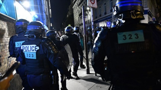 Fransa'da Ermeni eylemcileri protesto eden Türklere polis müdahalesi