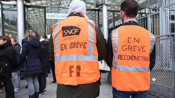 Fransa'da grevciler kısa süreliğine garları işgal etti