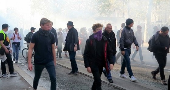 Fransa’da hükümet protesto edildi