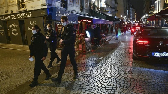 Fransa’da kapatılan Pantin camisinin duvarlarına İslam karşıtı yazı yazan 2 kişiye gözaltı