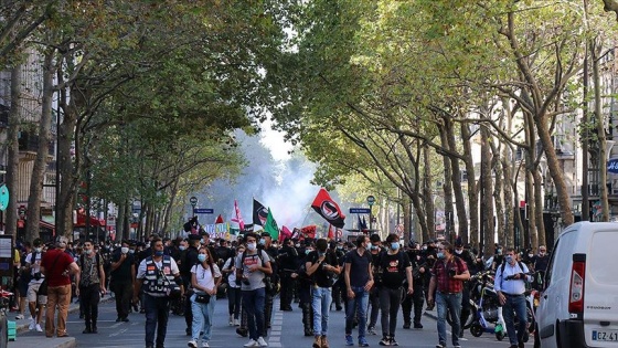 Fransa'da Macron ve hükümet karşıtı protestolar düzenlendi