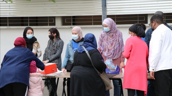 Fransa&#039;da Müslüman öğrenciler ramazanın bereketini arkadaşlarıyla paylaşıyor