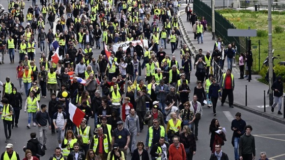Fransa'da sarı yelekliler gösterilerin 29. haftasında yeniden sokaklarda