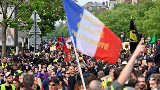 Fransa'da sarı yelekliler gösterilerin 43. haftasında sokaklarda