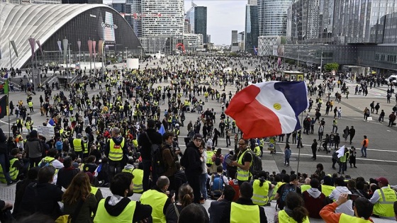 Fransa'da sarı yelekliler gösterilerin 44. haftasında sokaklarda