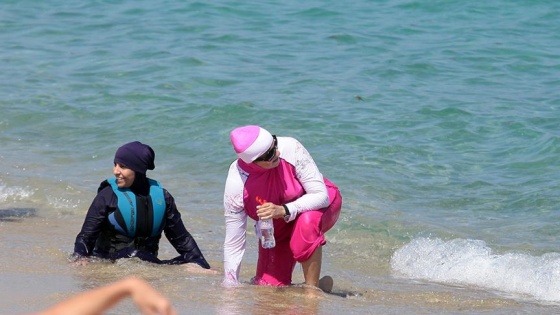 Fransa Danıştayı, tesettür mayosu yasağı kararını durdurdu