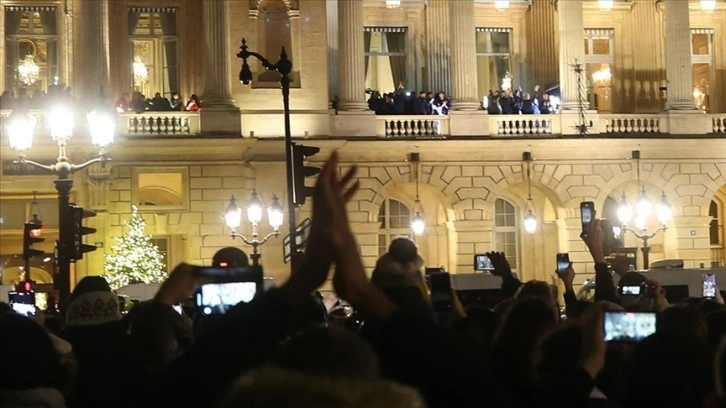 Fransa Milli Takımı'nı Paris'te yaklaşık 50 bin taraftar karşıladı