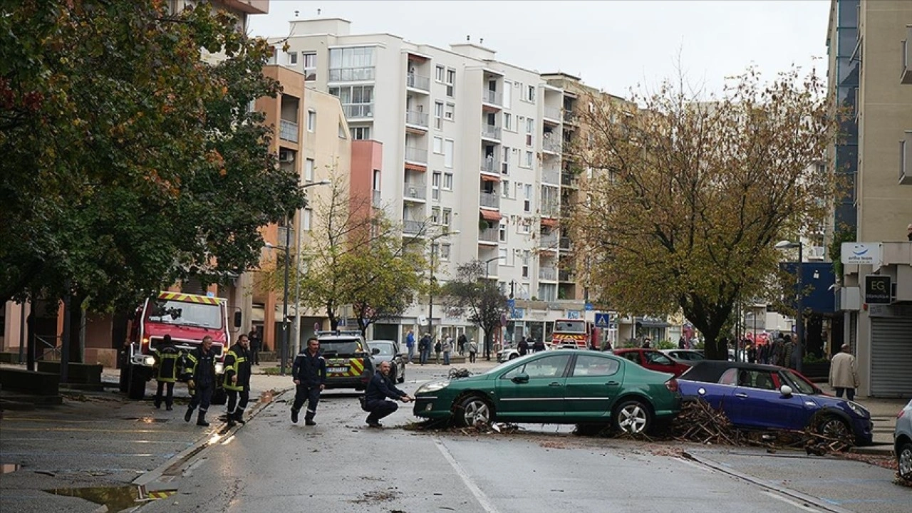 Fransa'yı da etkisi altına alan Bert Fırtınası nedeniyle 9 vilayette turuncu alarm verildi