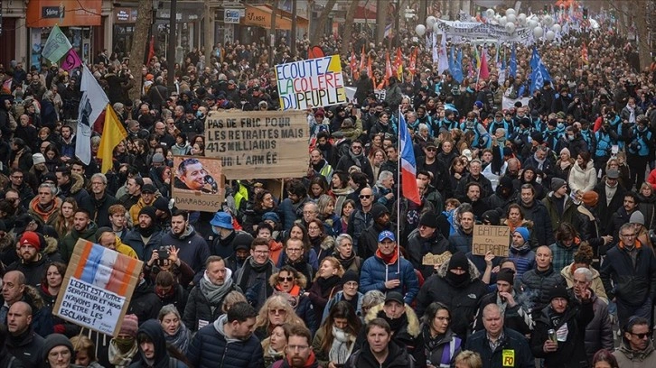 Fransa'da, Karma Komisyon'un emeklilik reformu müzakerelerini kamuoyu izleyemeyecek