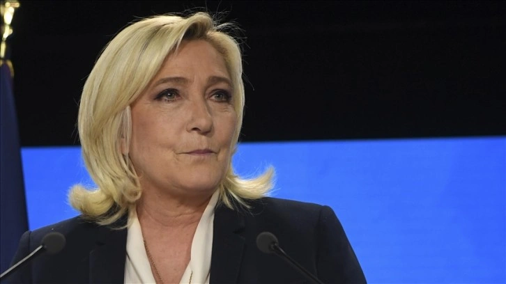 Fransa'da muhalefetten hükümetin tasarruf planına 