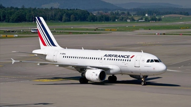 Fransa'da yarınki grev nedeniyle Air France uçuşlarının yarısından fazlası iptal edildi