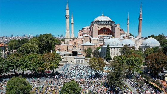 Fransız uzman Ayasofya'nın yeniden ibadete açılmasına tepki gösterilmesini şaşırtıcı buldu