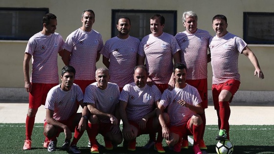 Futbolun efsaneleri hükümlülerle buluştu