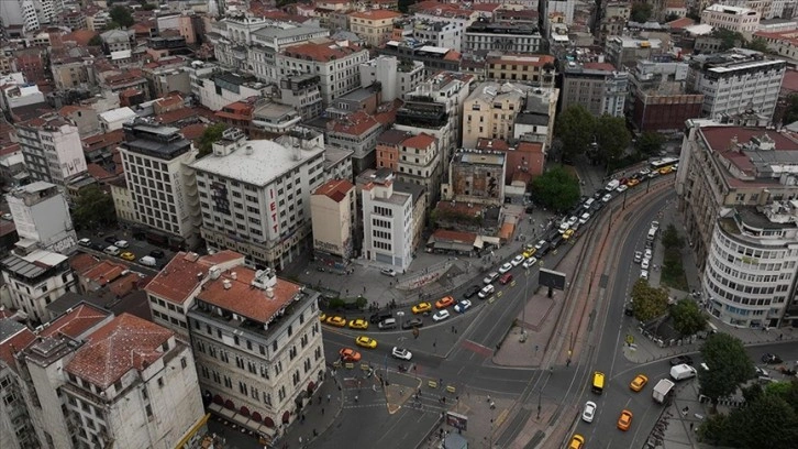 Galata Köprüsü'ndeki çalışma, trafik yoğunluğunu arttırdı