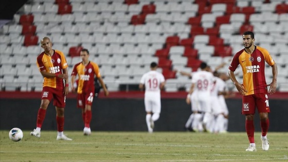 Galatasaray Antalya'da galibiyeti son dakikalarda kaçırdı