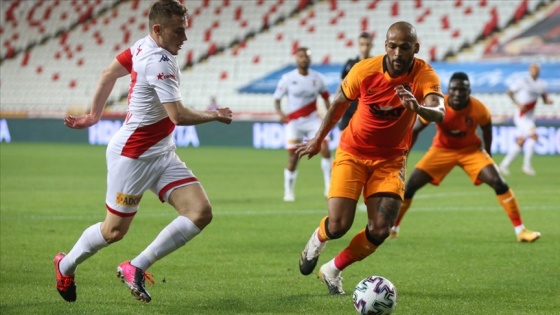 Galatasaray'da Brezilyalı futbolcu Marcao'nun sözleşmesi 2 yıl uzatıldı