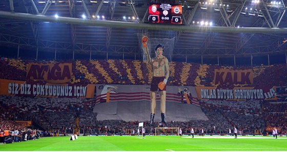 Galatasaray taraftarından Rocky Balboa kareografisi