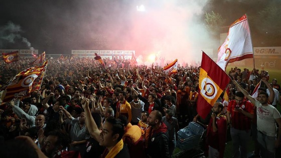 Galatasaraylı taraftarlardan şampiyonluk kutlamasına yoğun ilgi