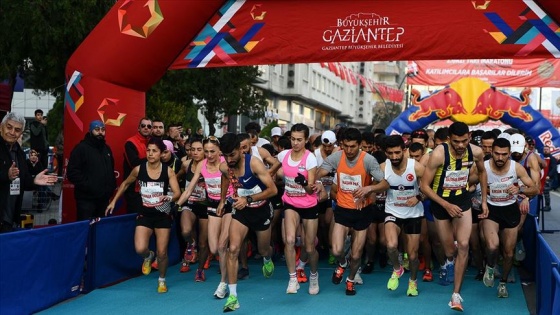 Gazi Yarı Maratonu ve Halk Koşusu başladı