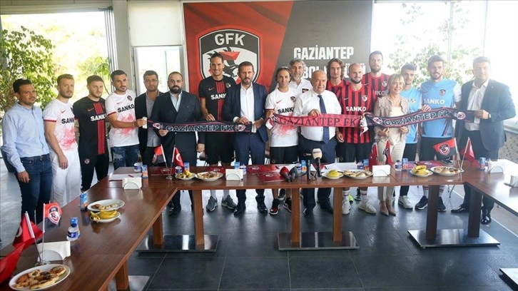 Gaziantep FK'de toplu imza töreni