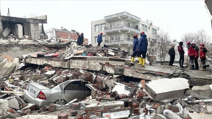 Gaziantep, Kahramanmaraş, Adıyaman, Malatya ve Şanlıurfa'da arama kurtarma sürüyor