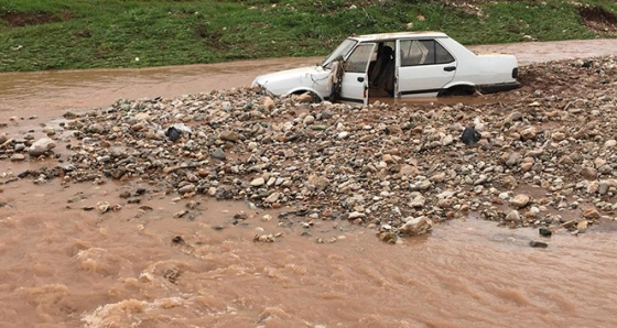 Gaziantep'te 2 kişi sele kapılarak kayboldu