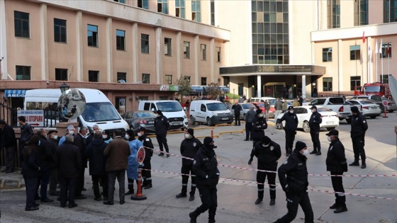 Gaziantep'teki hastanede çıkan yangında ölenlerin sayısı 10'a yükseldi