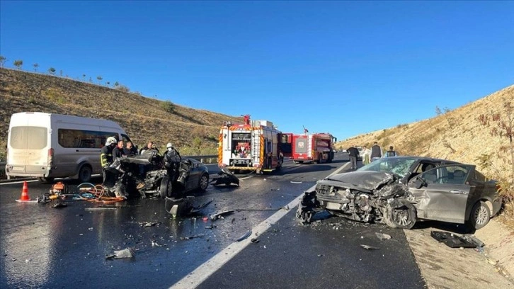 Gaziantep'te zincirleme trafik kazasında 1 kişi öldü, 6 kişi yaralandı