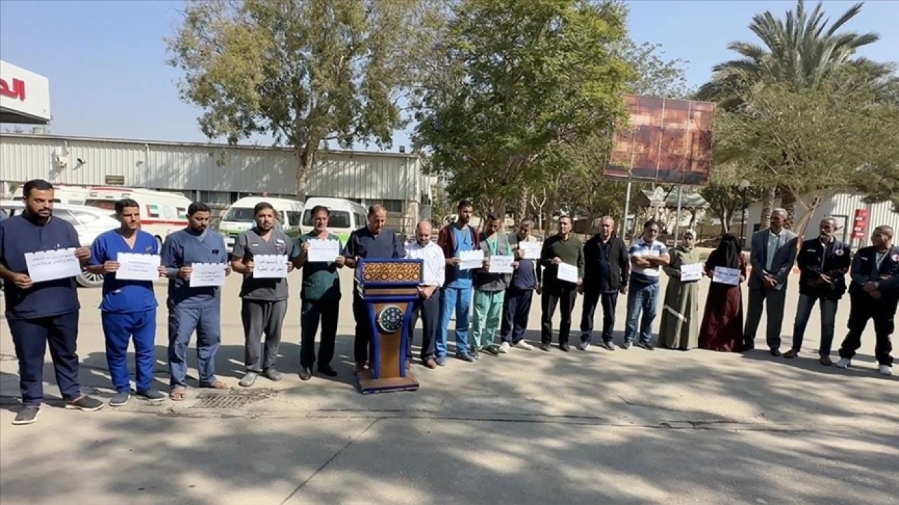 Gazze'de doktorlar, İsrail'in sağlık sistemine yönelik ihlallerini protesto etti