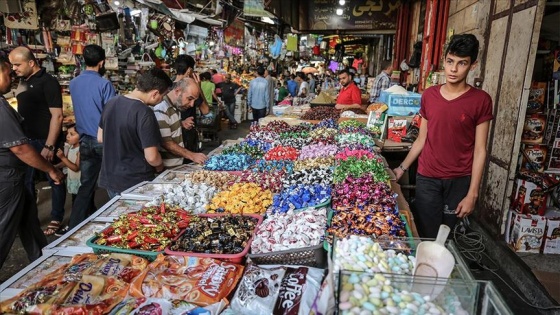 Gazze'de, ekonomik sıkıntılar nedeniyle bayram alışverişi ikinci plana düştü