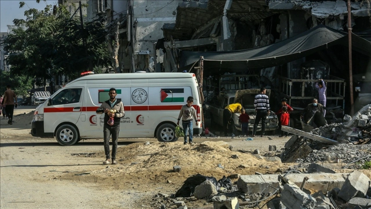 Gazze'de sivil savunma ve acil yardım araçları yakıt eksikliği yüzünden hizmet veremiyor